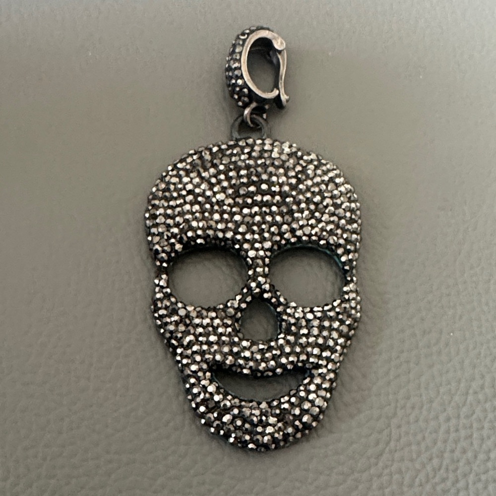 Silver Skull Pendant-sold in bundle